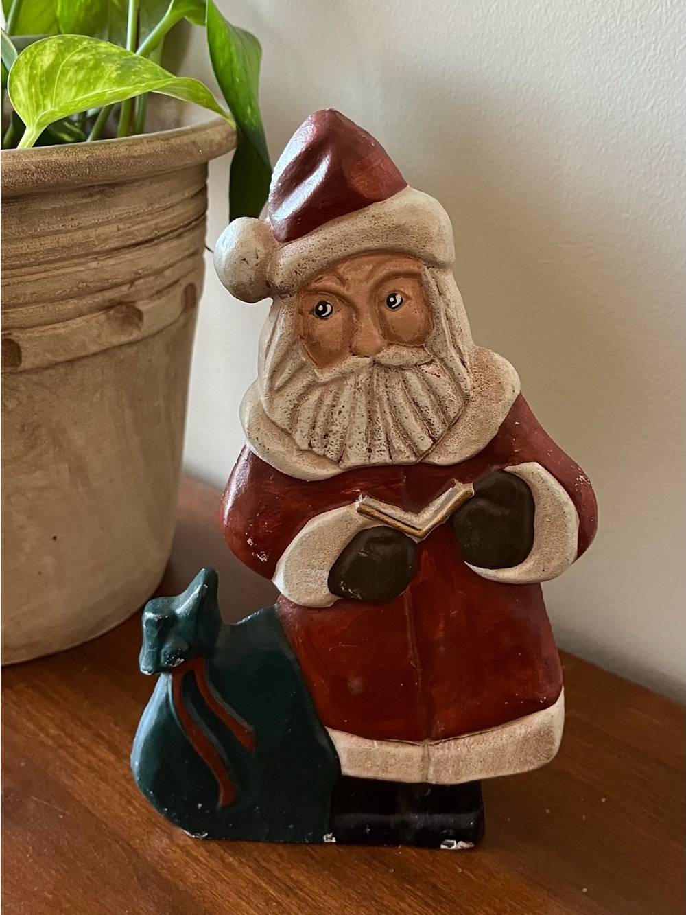 Cast-iron Classic Red Santa Figurine with Green Sack - Holiday Home Accent